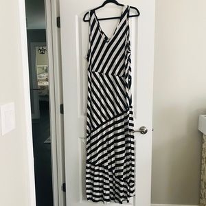 Back and White Maxi Sun Dress